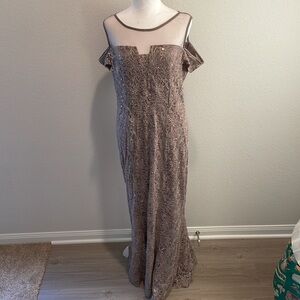 Candalite Elegant Taupe Evening Gown Womens Size L Floral Lace and
